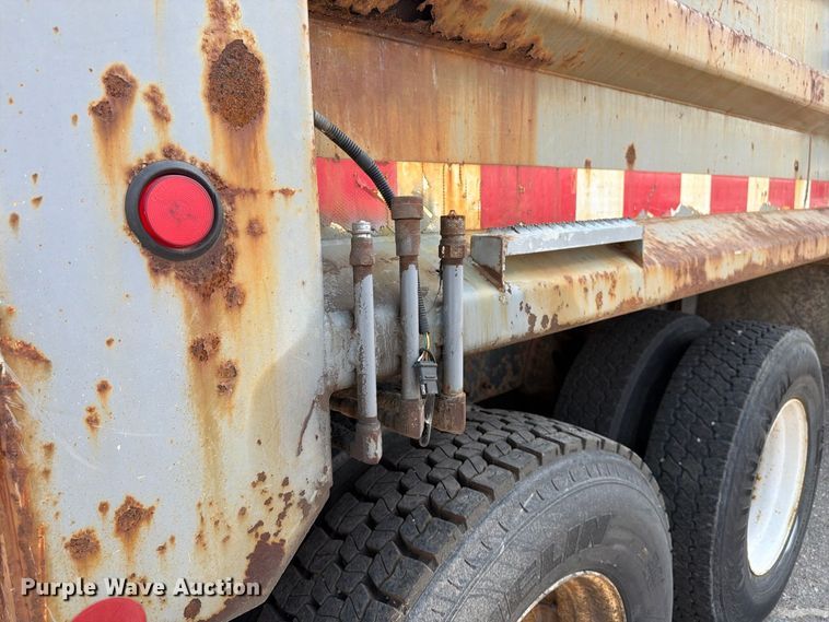 image for item MZ9849 2009 International 7500 dump truck