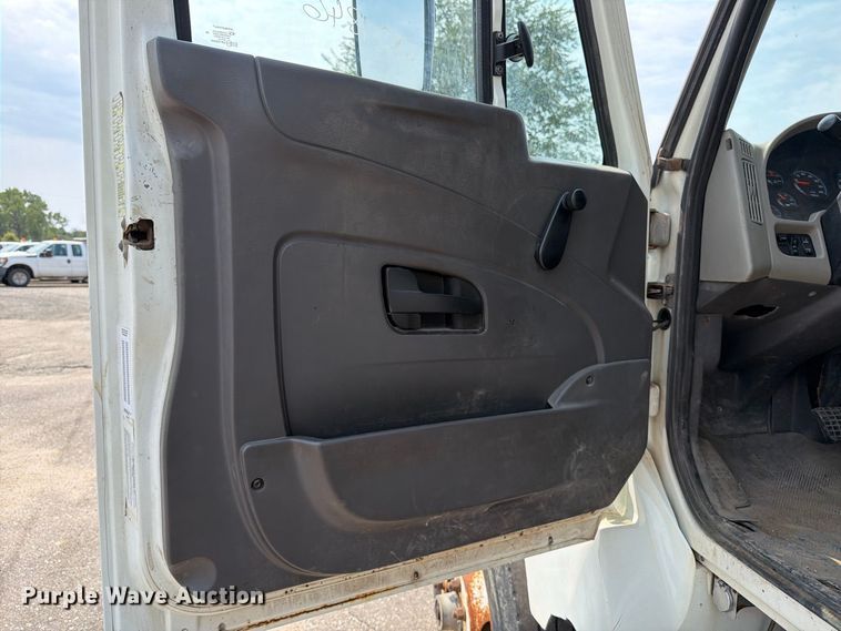 image for item MZ9849 2009 International 7500 dump truck