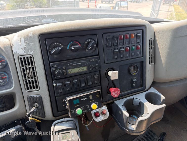 image for item MZ9849 2009 International 7500 dump truck