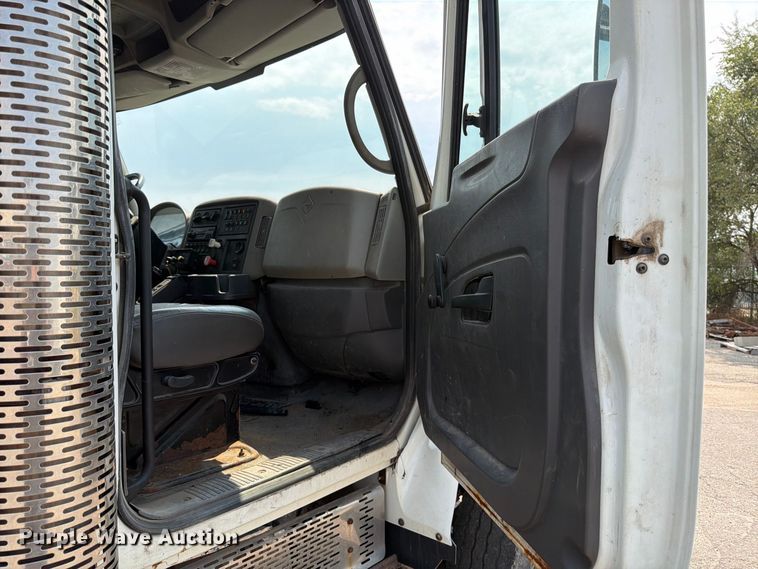 image for item MZ9849 2009 International 7500 dump truck