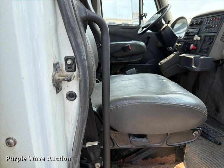 image for item MZ9849 2009 International 7500 dump truck