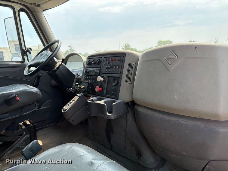 image for item MZ9849 2009 International 7500 dump truck