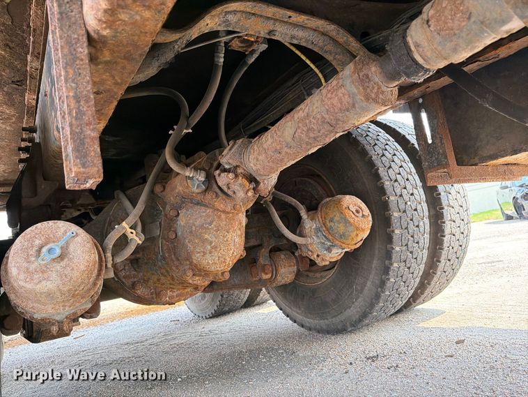 image for item MZ9849 2009 International 7500 dump truck