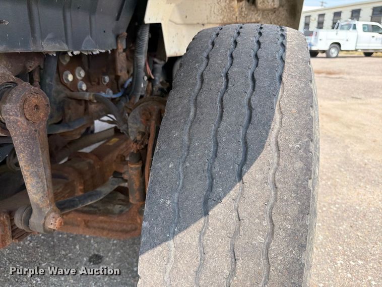 image for item MZ9849 2009 International 7500 dump truck