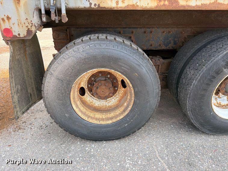 image for item MZ9849 2009 International 7500 dump truck