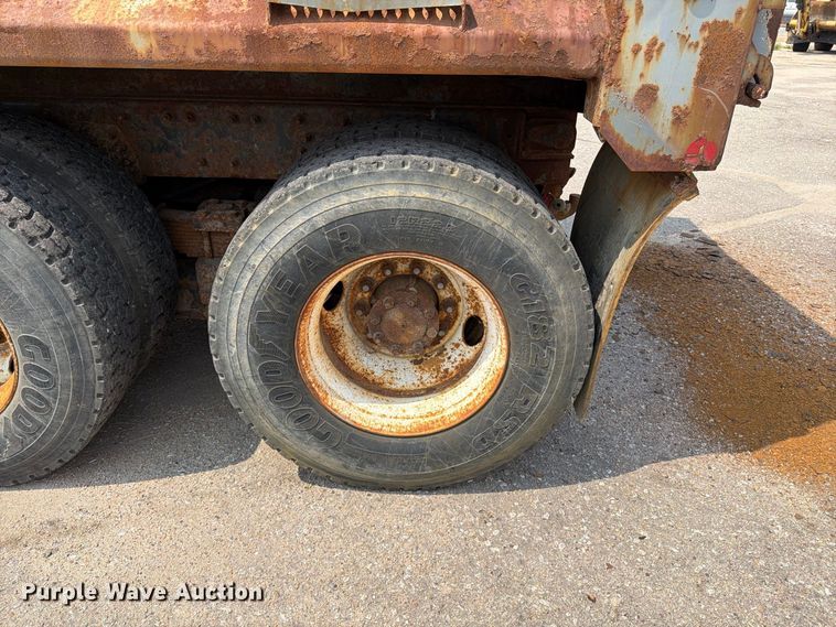 image for item MZ9849 2009 International 7500 dump truck