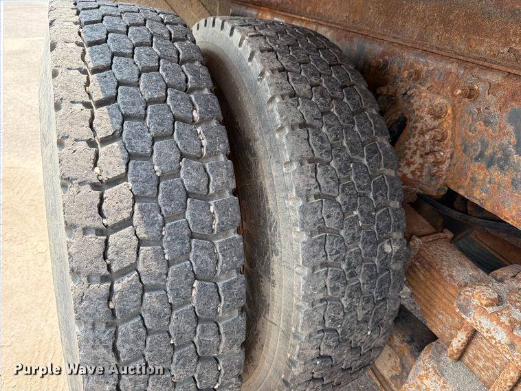 image for item MZ9849 2009 International 7500 dump truck