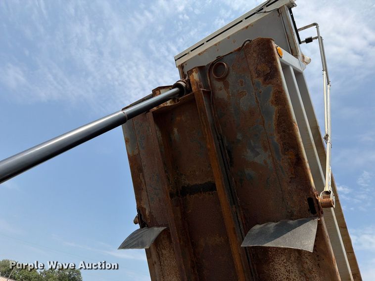 image for item MZ9849 2009 International 7500 dump truck