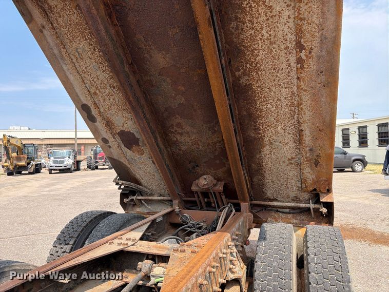 image for item MZ9849 2009 International 7500 dump truck