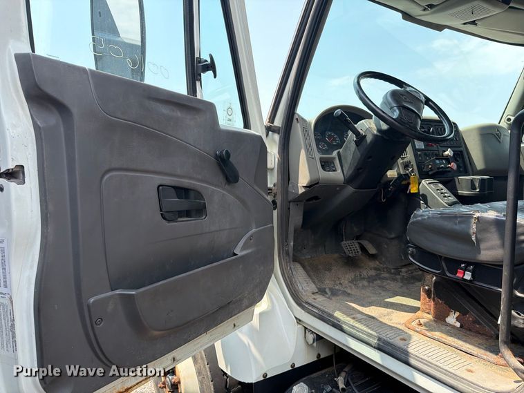 image for item MZ9851 2008 International WorkStar 7400 dump truck