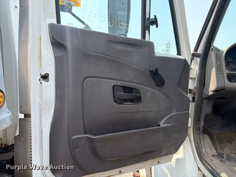 image for item MZ9851 2008 International WorkStar 7400 dump truck