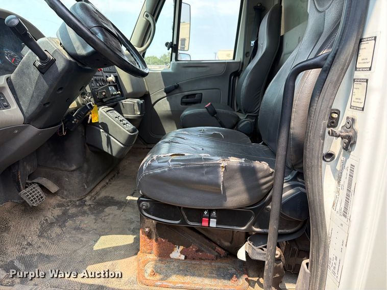 image for item MZ9851 2008 International WorkStar 7400 dump truck