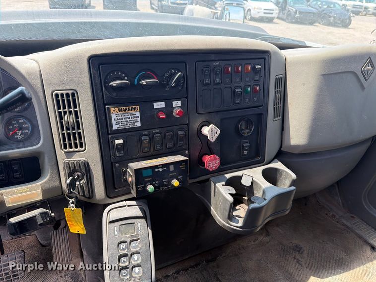 image for item MZ9851 2008 International WorkStar 7400 dump truck