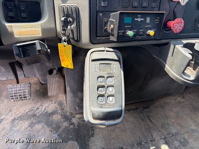 image for item MZ9851 2008 International WorkStar 7400 dump truck