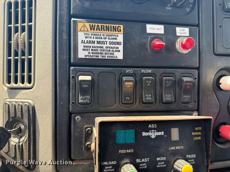 image for item MZ9851 2008 International WorkStar 7400 dump truck