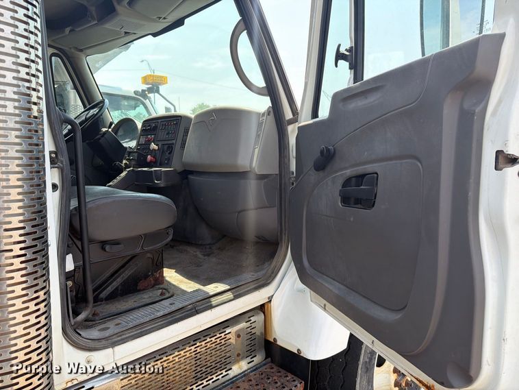 image for item MZ9851 2008 International WorkStar 7400 dump truck