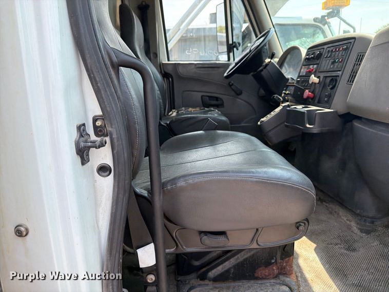 image for item MZ9851 2008 International WorkStar 7400 dump truck