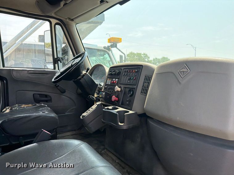 image for item MZ9851 2008 International WorkStar 7400 dump truck