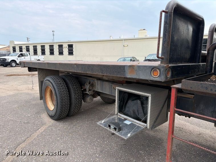 image for item MZ9852 2009 International 4300 dump flatbed truck
