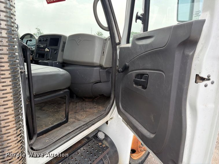image for item MZ9852 2009 International 4300 dump flatbed truck