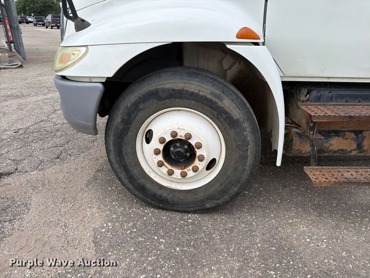 image for item MZ9852 2009 International 4300 dump flatbed truck