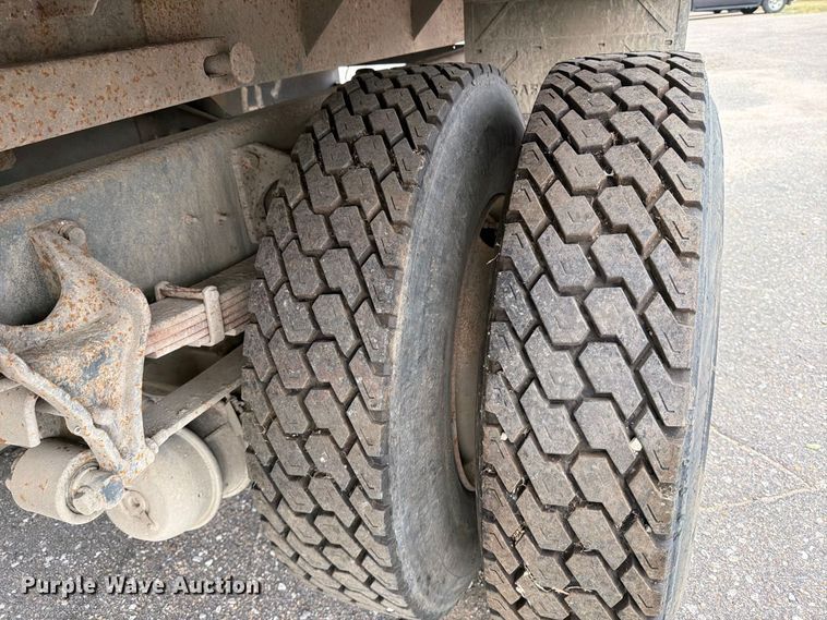 image for item MZ9852 2009 International 4300 dump flatbed truck