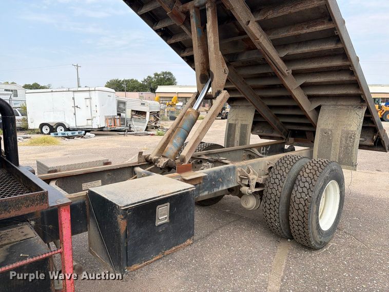 image for item MZ9852 2009 International 4300 dump flatbed truck