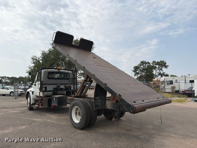 image for item MZ9852 2009 International 4300 dump flatbed truck