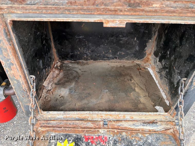 image for item MZ9853 2009 International 4300 dump flatbed truck
