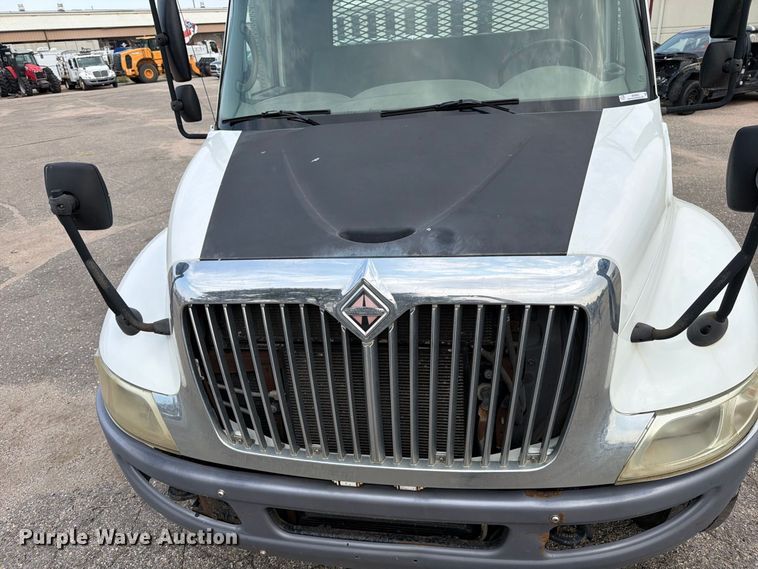 image for item MZ9853 2009 International 4300 dump flatbed truck