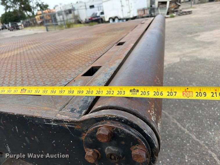 image for item MZ9853 2009 International 4300 dump flatbed truck