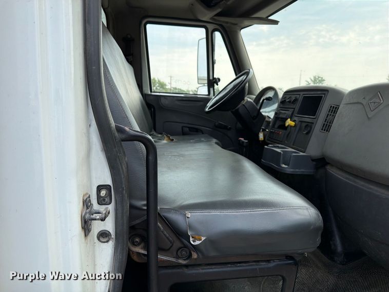 image for item MZ9853 2009 International 4300 dump flatbed truck