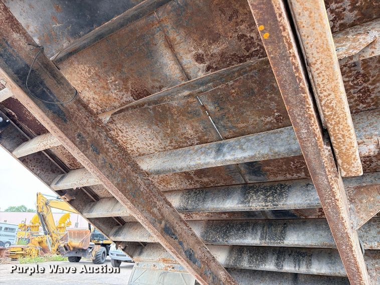 image for item MZ9853 2009 International 4300 dump flatbed truck