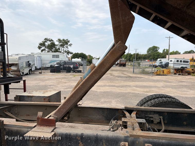 image for item MZ9853 2009 International 4300 dump flatbed truck