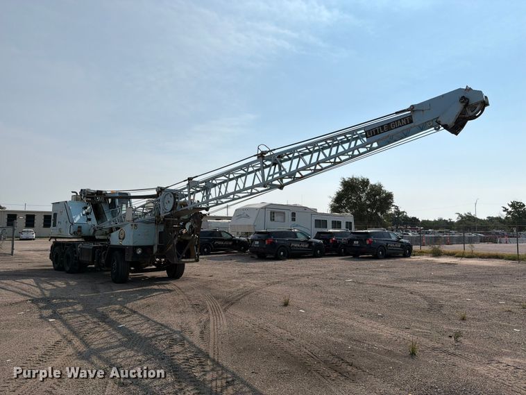 image for item MZ9855 Little Giant 32H crane