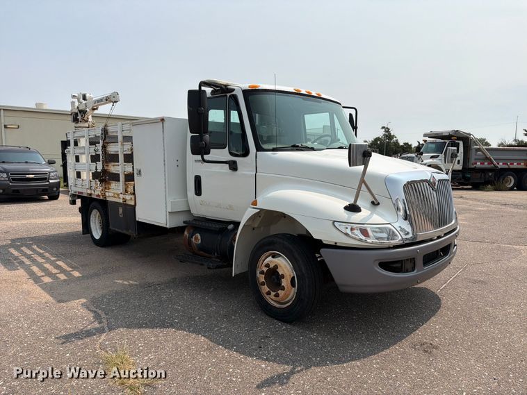 image for item MZ9858 2010 International DuraStar 4100 flatbed truck