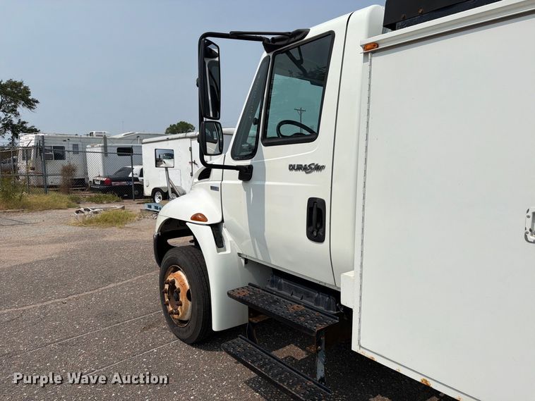 image for item MZ9858 2010 International DuraStar 4100 flatbed truck