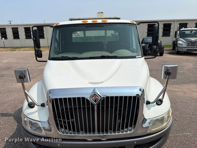 image for item MZ9858 2010 International DuraStar 4100 flatbed truck