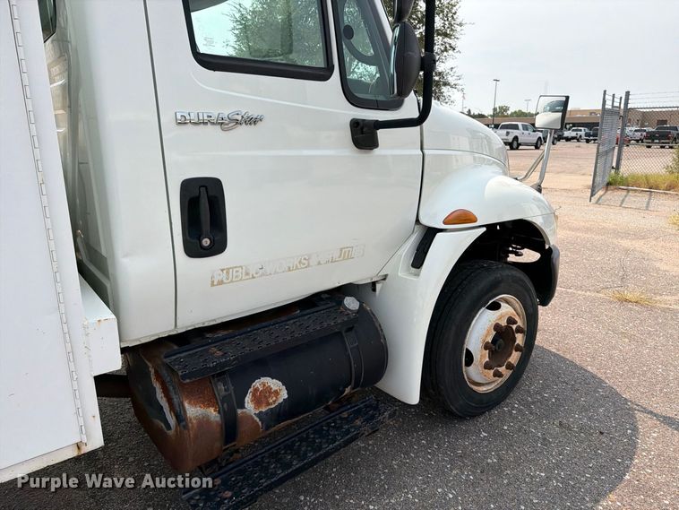 image for item MZ9858 2010 International DuraStar 4100 flatbed truck