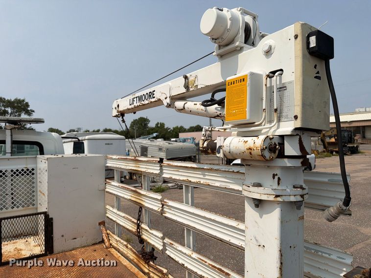 image for item MZ9858 2010 International DuraStar 4100 flatbed truck