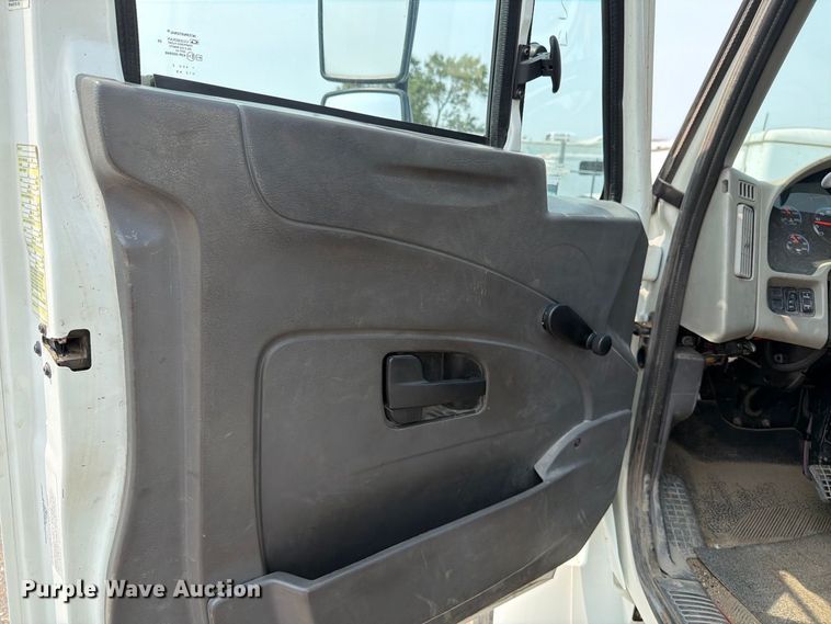 image for item MZ9858 2010 International DuraStar 4100 flatbed truck