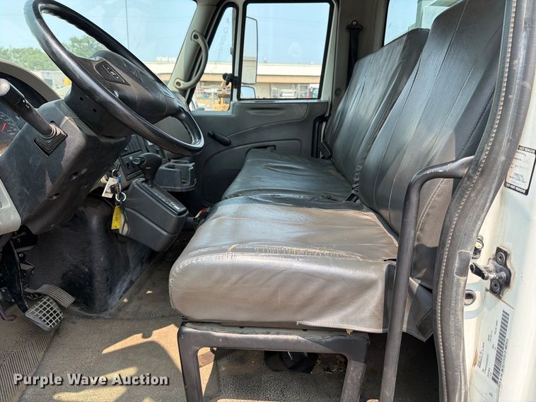 image for item MZ9858 2010 International DuraStar 4100 flatbed truck