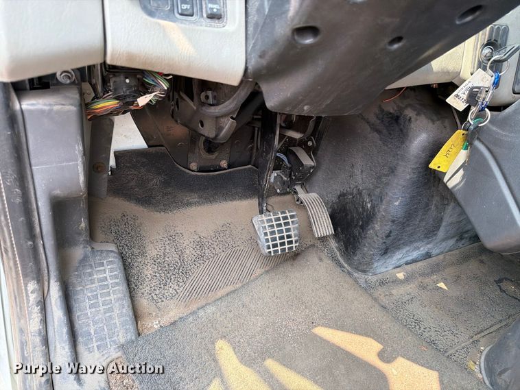 image for item MZ9858 2010 International DuraStar 4100 flatbed truck