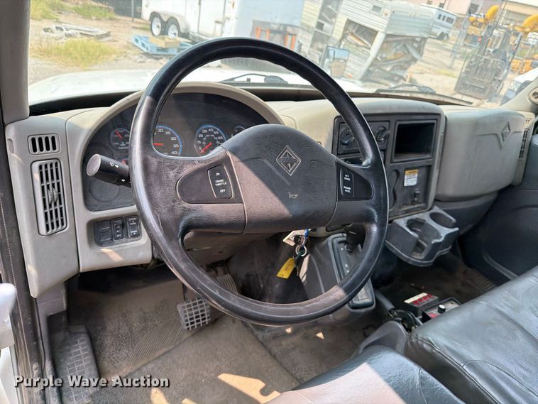 image for item MZ9858 2010 International DuraStar 4100 flatbed truck