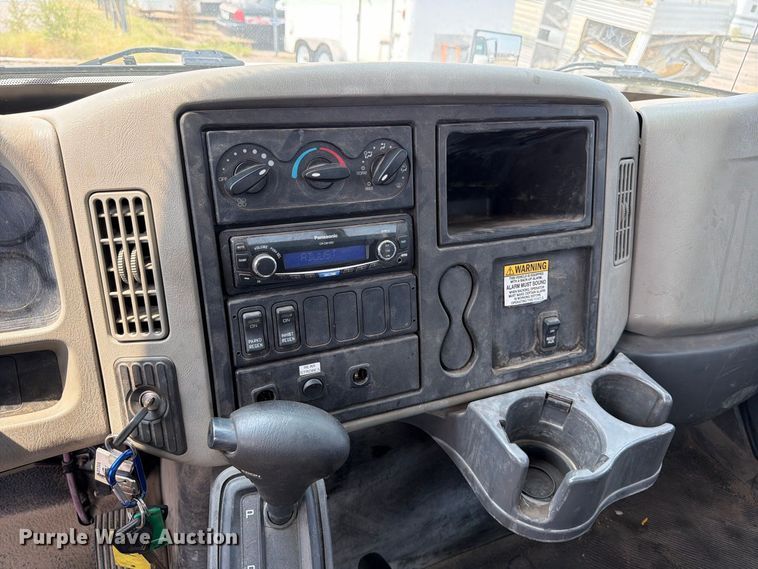 image for item MZ9858 2010 International DuraStar 4100 flatbed truck
