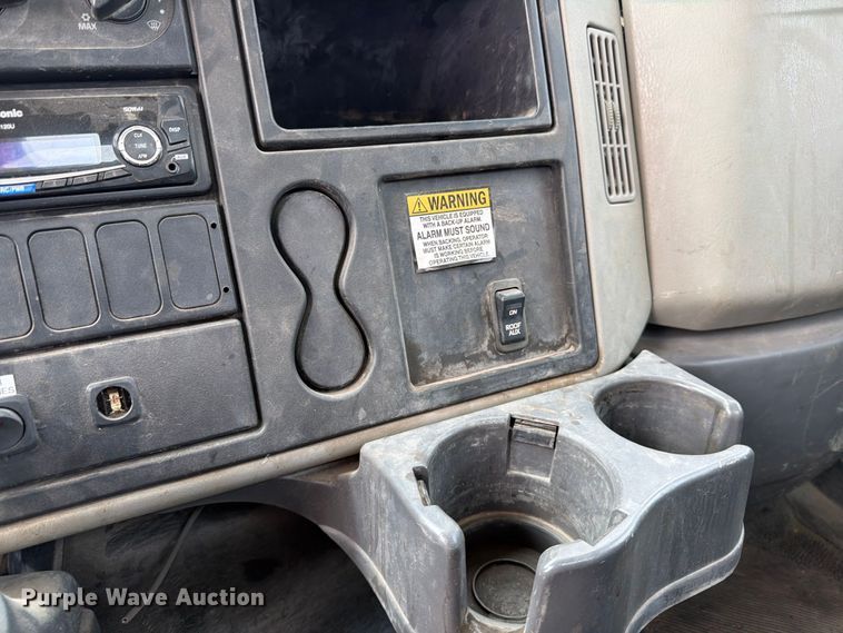 image for item MZ9858 2010 International DuraStar 4100 flatbed truck