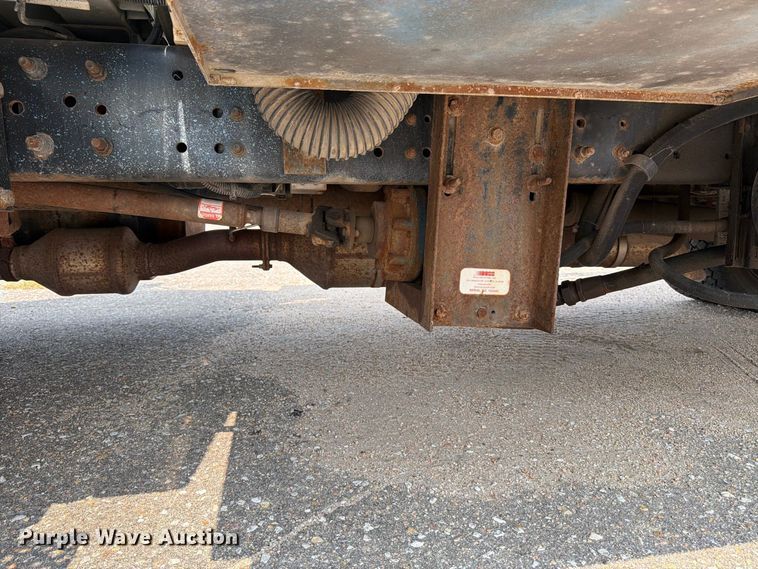 image for item MZ9858 2010 International DuraStar 4100 flatbed truck