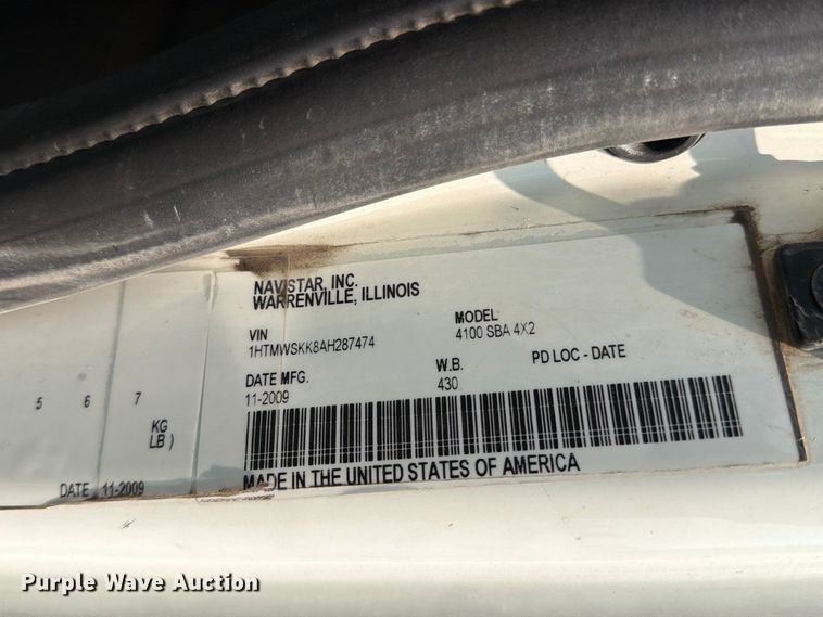 image for item MZ9858 2010 International DuraStar 4100 flatbed truck