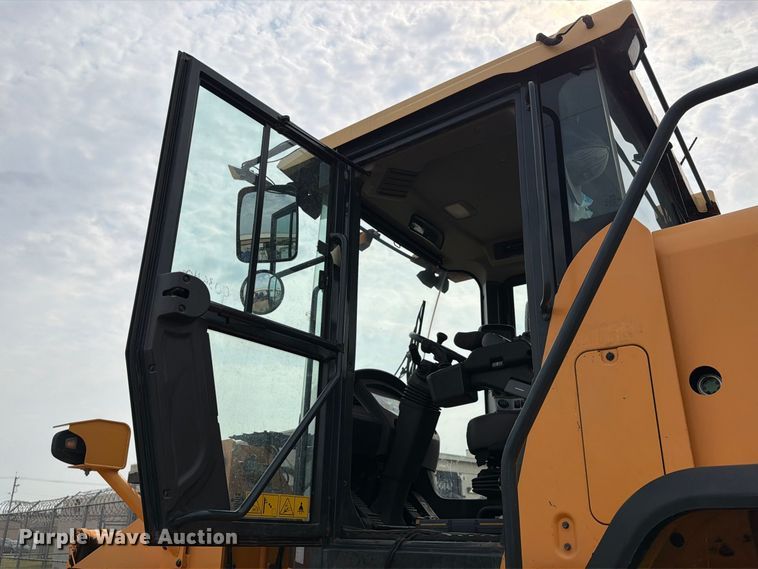 image for item MZ9859 2018 Hyundai HL955XT wheel loader