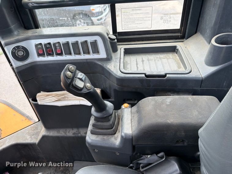 image for item MZ9859 2018 Hyundai HL955XT wheel loader